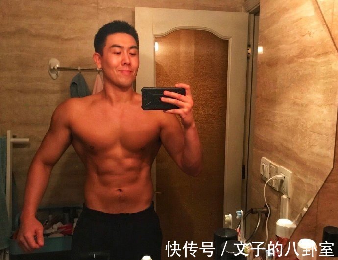 肌肉|身材如雕刻的肌肉奶爸,金牛座健身达人,一周至少保持五天训练!