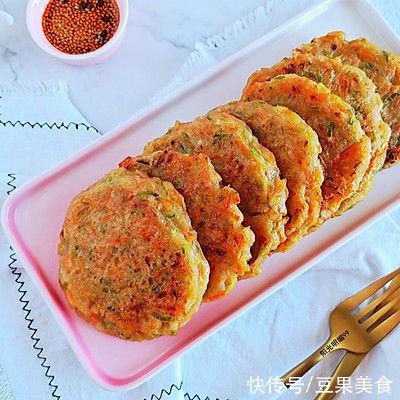 西葫芦煎饼|两块钱搞定一道家常美食西葫芦煎饼