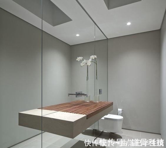 水龙头|这家人太聪明了，洗手台空无一物，排水全靠1条缝，太赞了