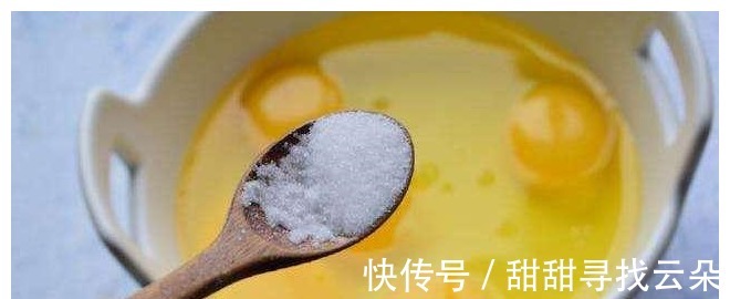 鸡蛋羹|蒸鸡蛋羹,有人加冷水,有人放食盐,全错!这样做,鸡蛋Q弹滑嫩!