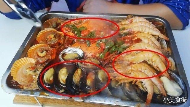 美食|60岁的大爷网购“自嗨海鲜煲”,129元一盒,打开后这是被坑的节奏