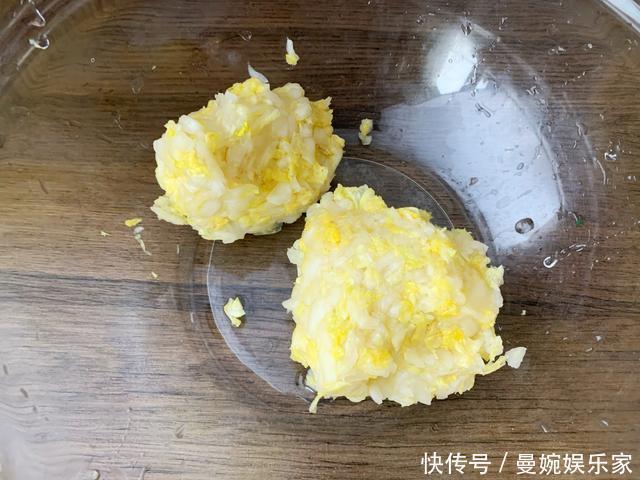 搅拌均匀|越吃越瘦的一种蔬菜,遇到我会买10斤,切碎调成包子馅,太香了