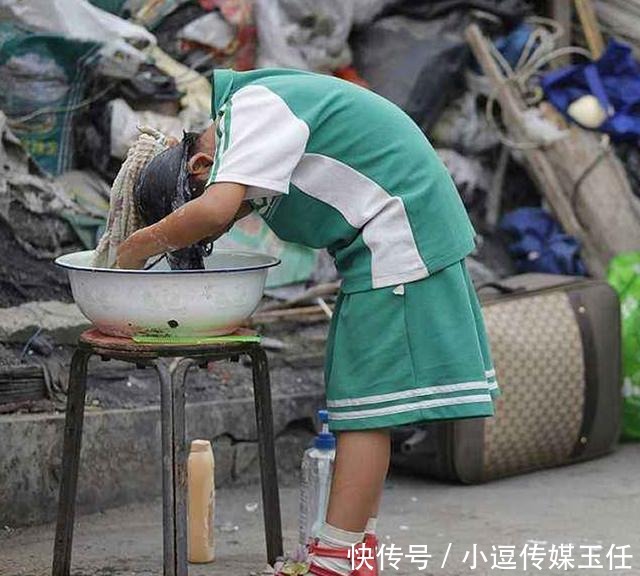 洗头时经常掉一把头发？建议洗发时注意这3点，很实用