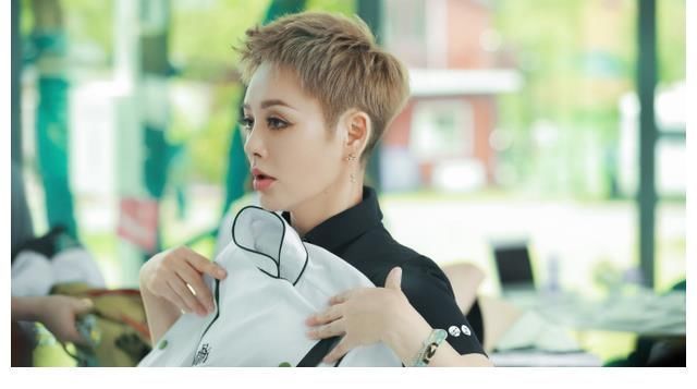 《中餐厅5》明星首期造型出炉,黄晓明比年小15岁的龚俊还嫩?