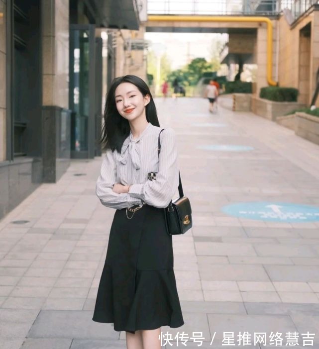 视觉效果|想要穿出高级感，就要学会给穿搭做减法，简约的穿搭就很有魅力