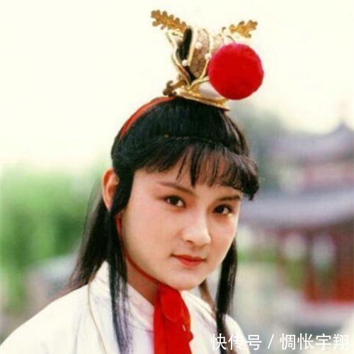 宝玉被打后的众生相,宝钗黛玉真情流露,袭人最让人生厌