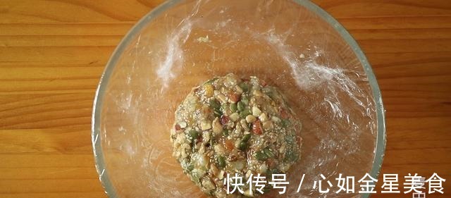月饼|这款五仁月饼太香了，传统做法味道经典！