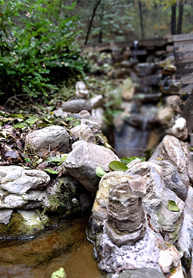 崇信龙泉寺，流水潺潺、曲径通幽……