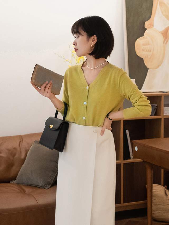 穿搭|35岁的女人怎么穿才优雅?条纹针织衫配A字网纱半身裙,高级洋气