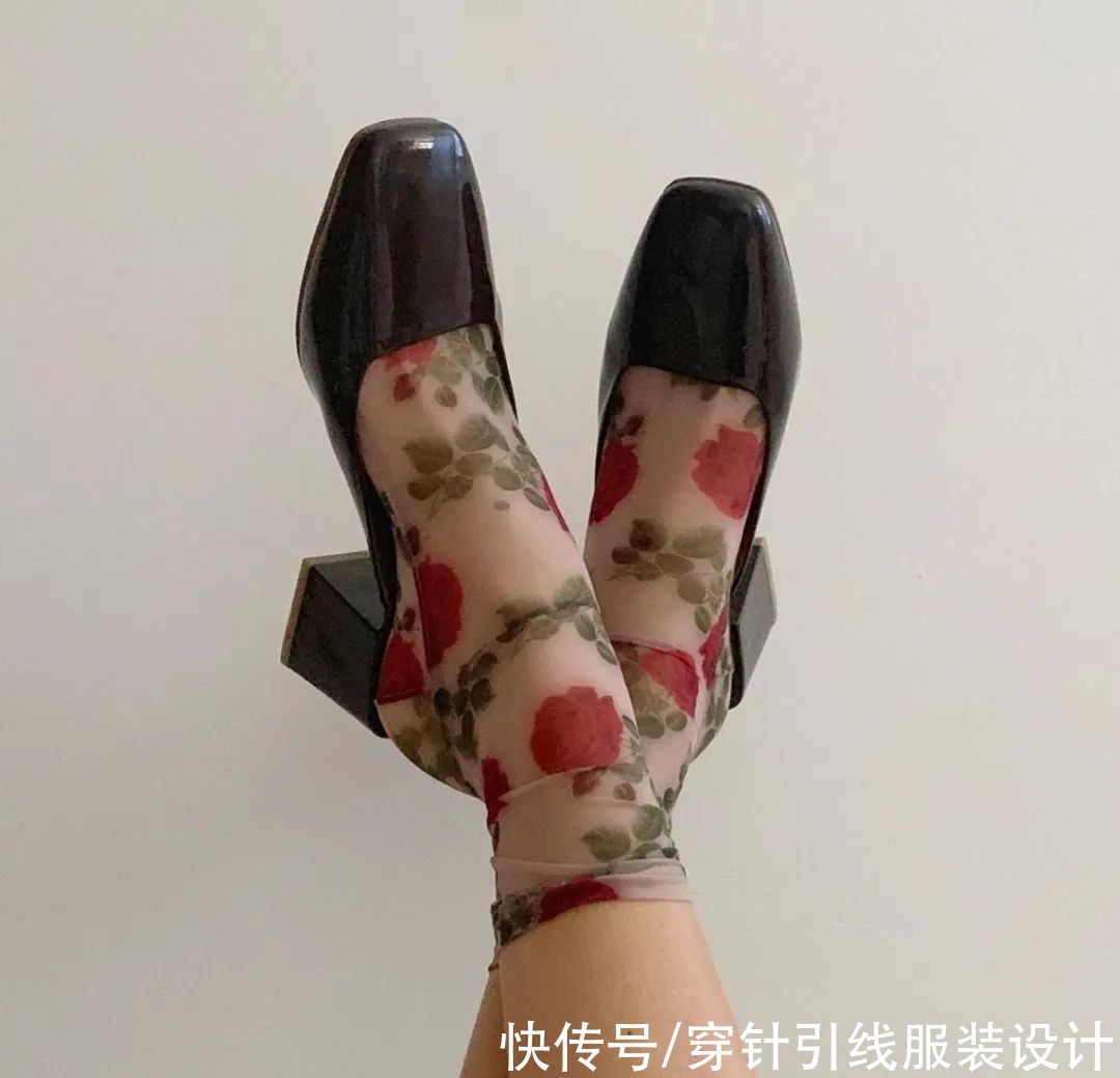 别忽略袜子这个小细节,它能让你时髦翻倍