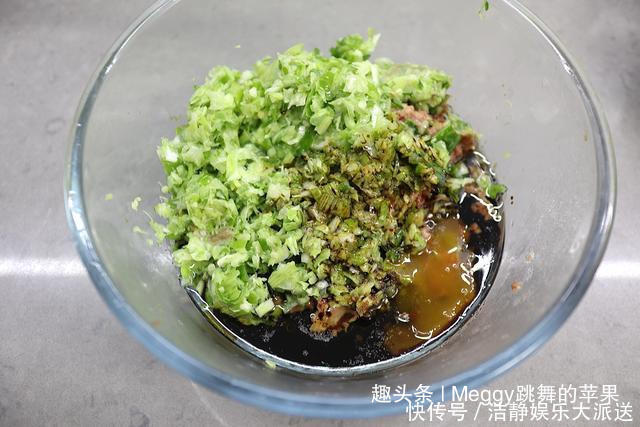 带来|饺子肉馅里打水,错了!头伏饺子二伏面,今天带来个不一样的饺子