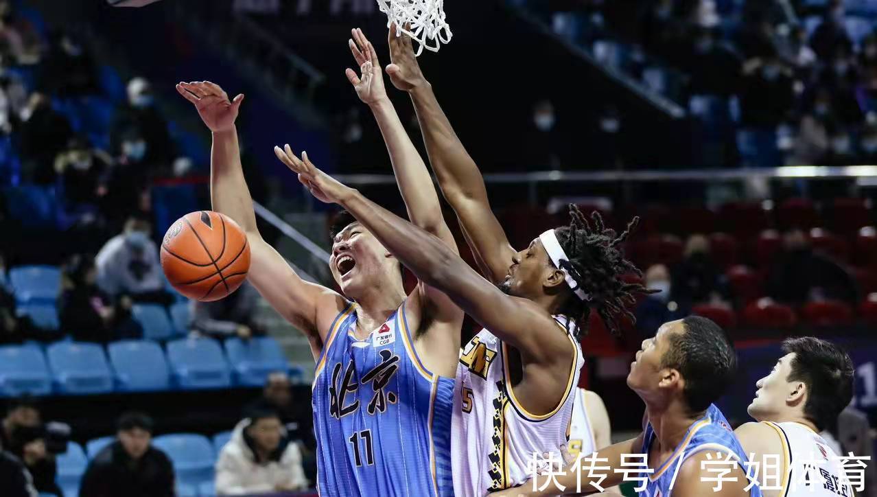 球员|CBA再现奇葩场景!女记者辱骂球员被驱逐,北京3人违体遭遇2连败