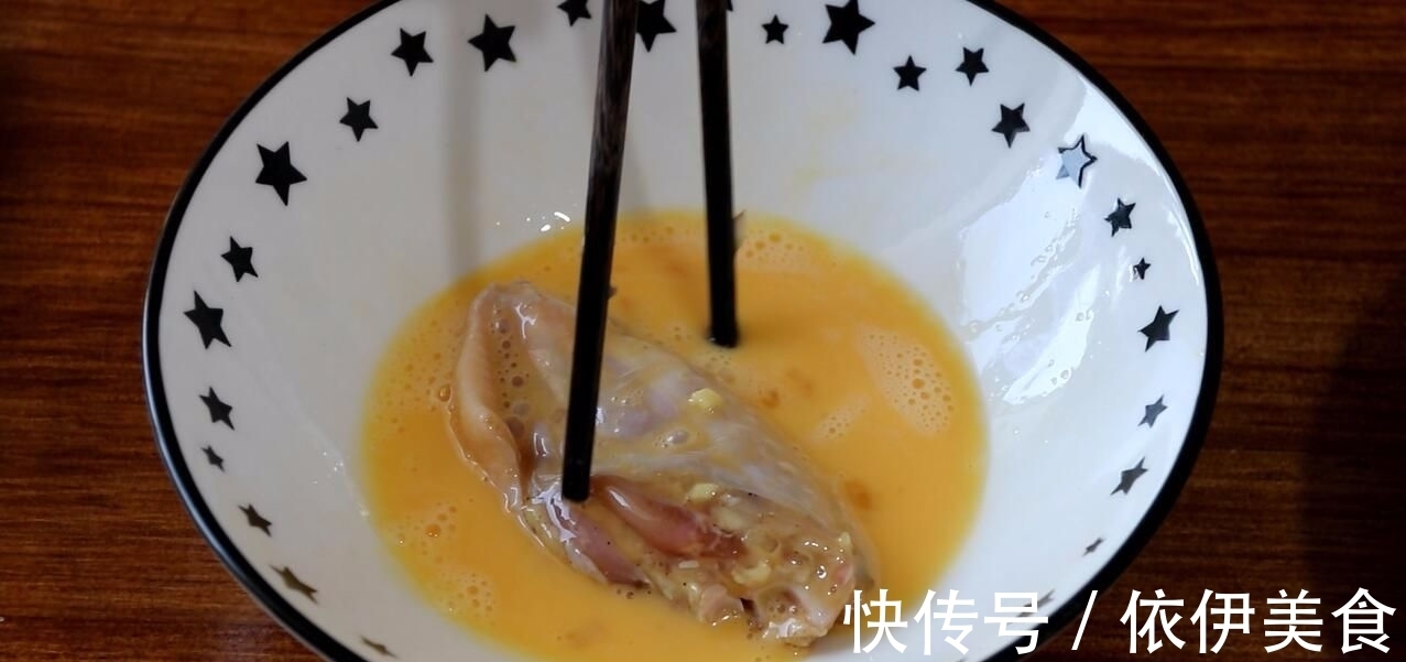 外酥|不用一滴油，不裹面包糠，不裹面粉，教你做炸鸡翅，外酥里嫩