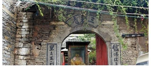 古寺|贵州有一低调古寺，距县城12公里，外观像一座“石头城堡”？