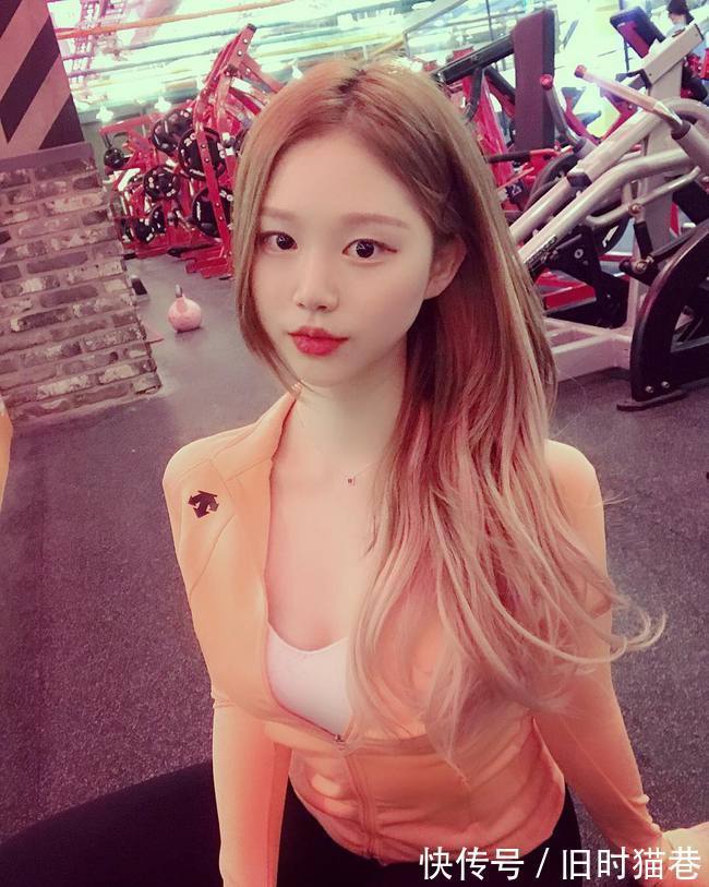 狗子|“一男子为了庆祝好友退役归来,竟女装欢迎?”哈哈哈哈