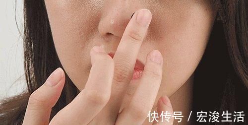 黑头|鼻翼上的黑头该怎么去掉牢记这几招,让我们轻松告别“草莓鼻”