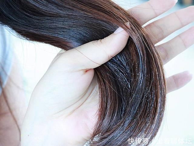 喷雾|年末聚会大家都披头散发就没意思了!这几款秋冬长发的发型才够美