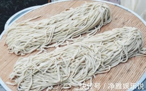 吃法|为何市场上的湿面条不会粘在一起?加了什么添加剂吗?你了解吗?