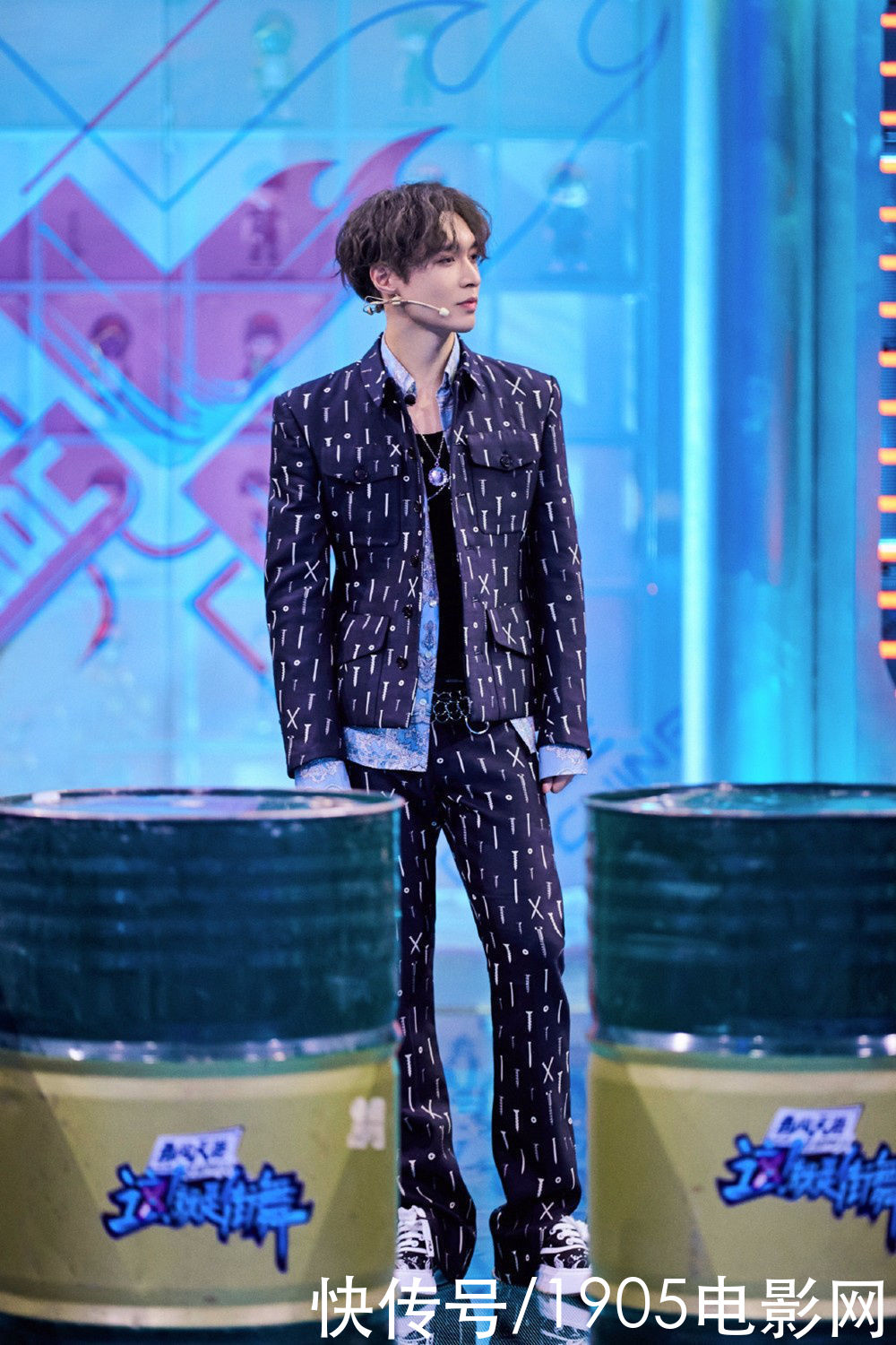 惊艳全场|张艺兴《街舞4》开播 大秀《天狗食日》惊艳全场