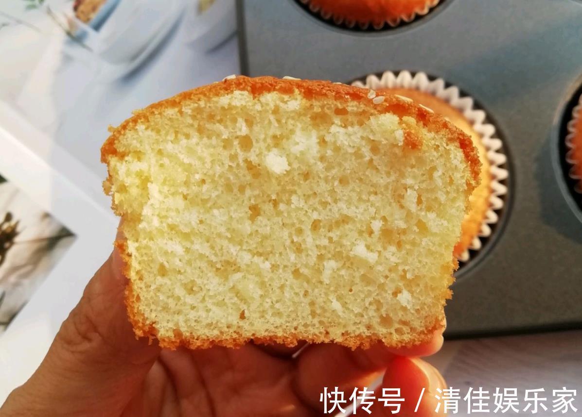 简单3步教你做老式鸡蛋糕，蛋清蛋黄不用分离，做法超简单