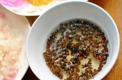 调肉馅时,牢记两放三不放,肉香无腥,鲜嫩多汁,教你正确做法