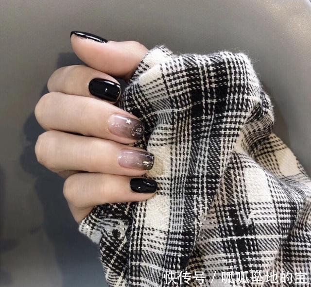 漂亮|换上一款漂亮的透明美甲,让你的指尖仙气满满,档次一下提升了