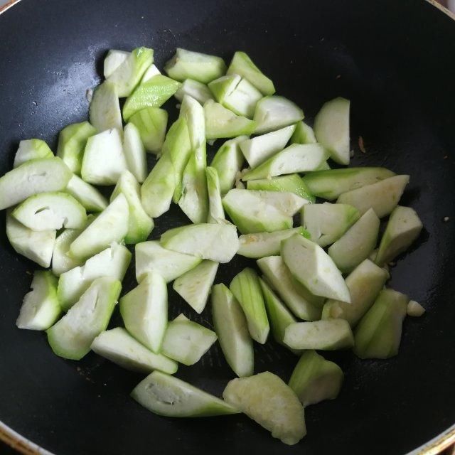 营养|丝瓜鸡蛋菌菇汤，夏日的清淡美味营养汤