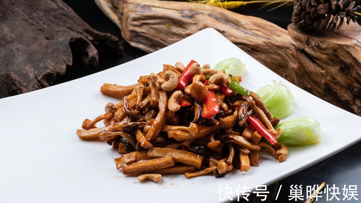 外行|炒杏鲍菇时，直接下油锅是外行，学会这样做，杏鲍菇鲜美味道正