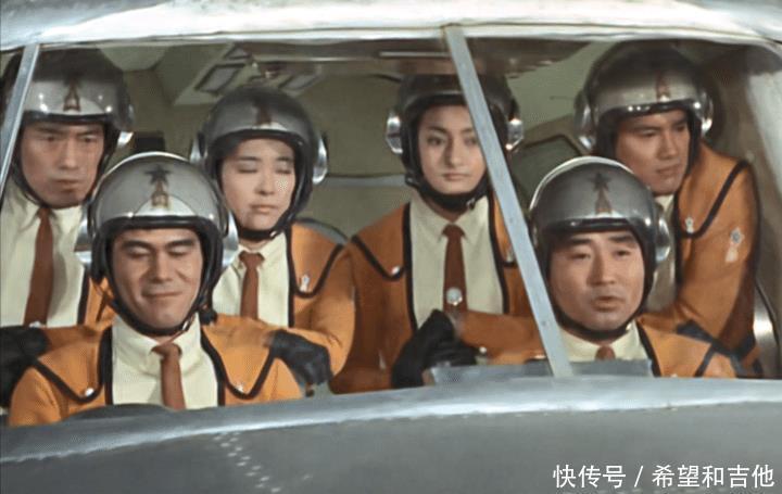 美女|早田进与美女的约会被怪兽打断，怪兽出现的真不是时候！