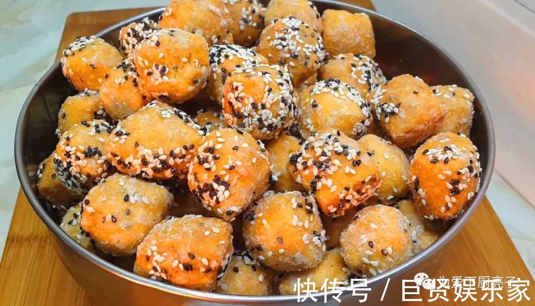 1斤面粉，4个鸡蛋，锅里炒一炒，教你做创意小零食，比麻花都好吃