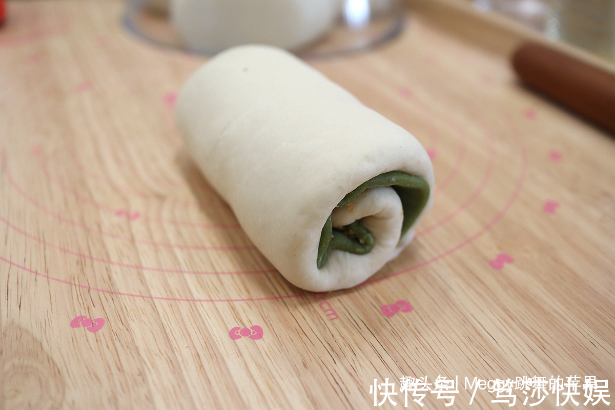 保鲜膜|真佩服苹果姐,1块面做4个2馅2味的吐司,早餐零食还愁啥