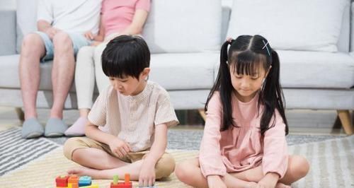 美妆博主|10岁小女孩分享“护肤照”,评论区引发热议,网友:这孩子没救了