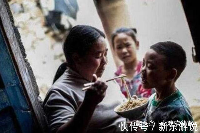 文小|70岁老人被送进养老院,含泪诉说老了才懂,生男生女真不一样