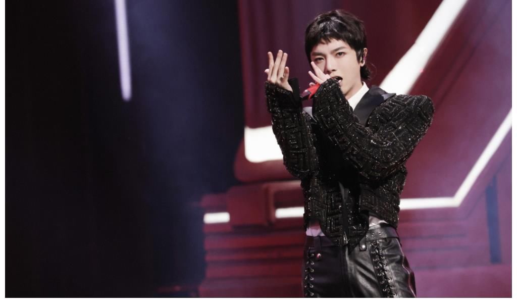 雙十一狂歡夜歌王華晨宇帶著《新世界》來了，用實力詮釋頂級唱功