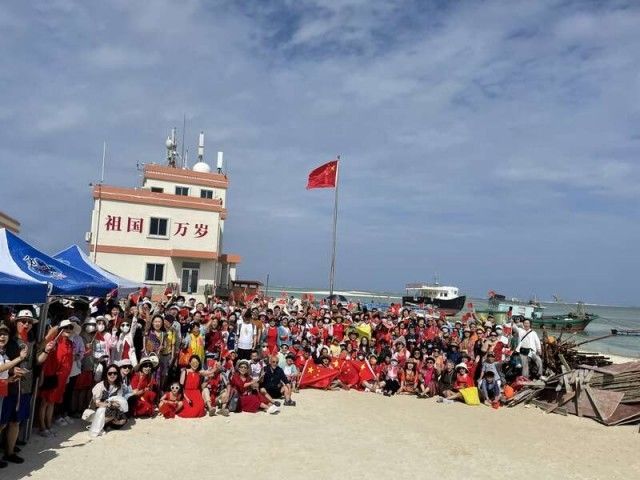 中国青年|300余游客乘邮轮在南海西沙过大年