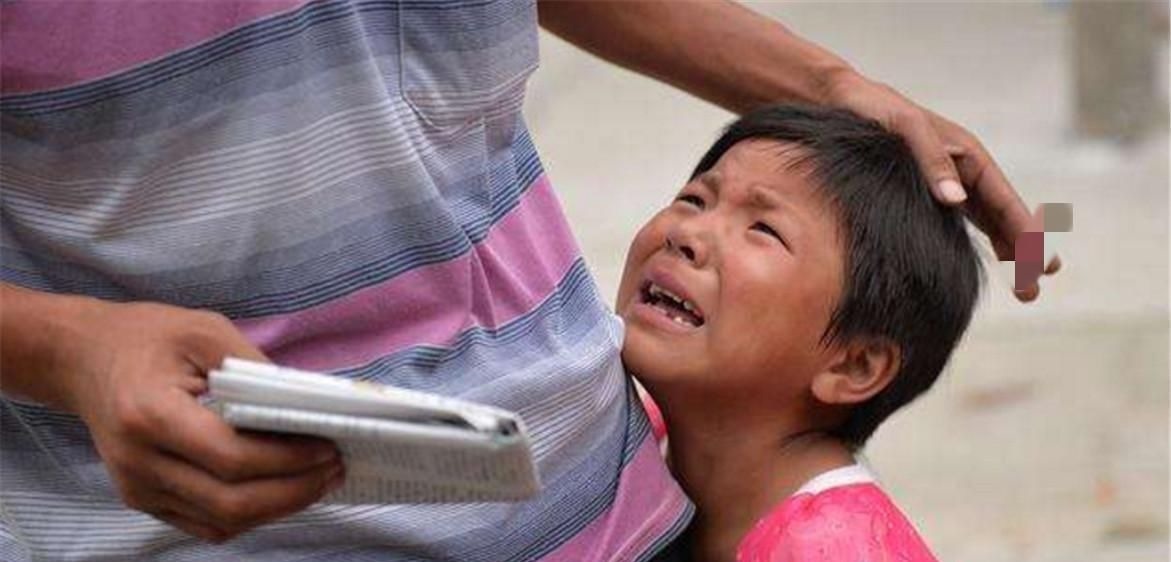 孩子|孩子3个行为明明是缺爱,父母却骄傲地以为孩子是高情商,可悲