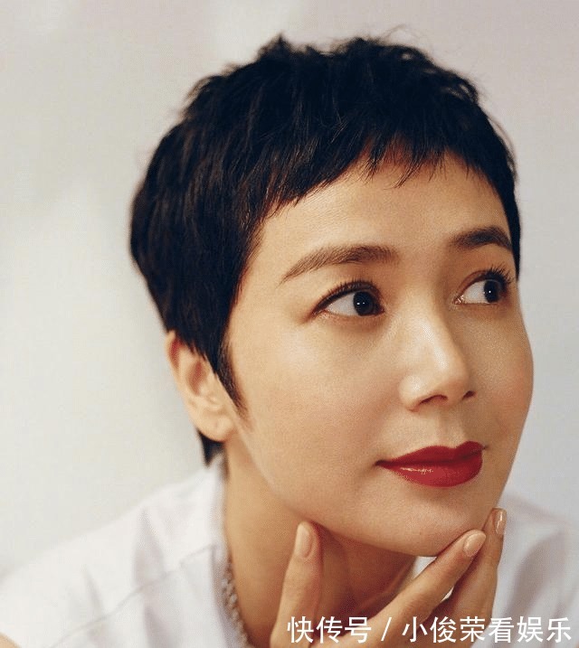 修饰|女人40岁后,别再剪短发了!今夏流行这4种发型,减龄显气质