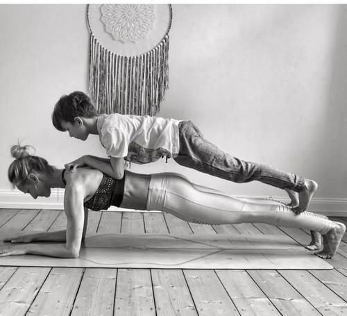 j她们用瑜伽告诉你，美丽与年龄无关，什么时候开始都不晚