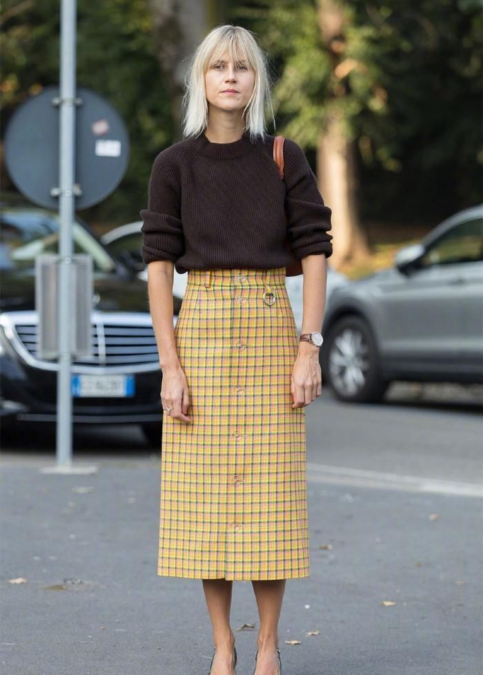 女人过了40岁，都该拥有一条“铅笔裙”，学会这样穿优雅又时髦