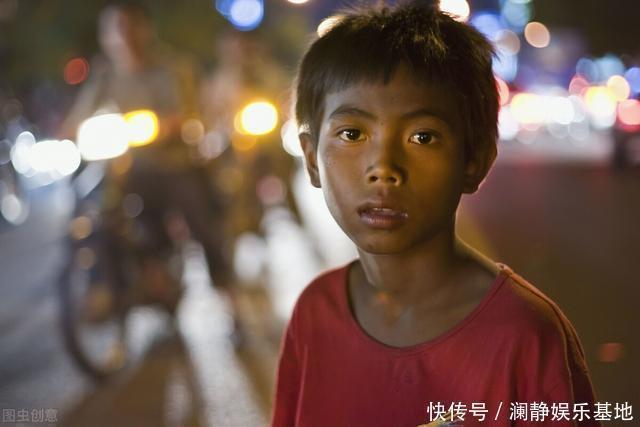 富养女儿|7岁男孩穿破衣被嘲笑,老师约见家长,却发现爸爸一身名牌