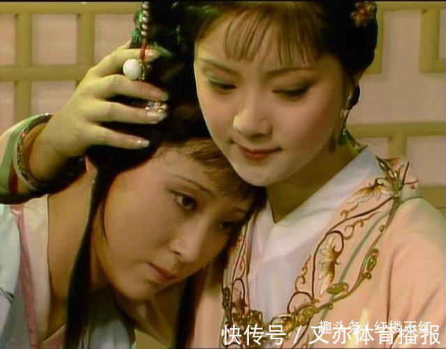 宝钗&林黛玉初入贾府时,对赵姨娘爱答不理,为何后来却对其敬爱有加?