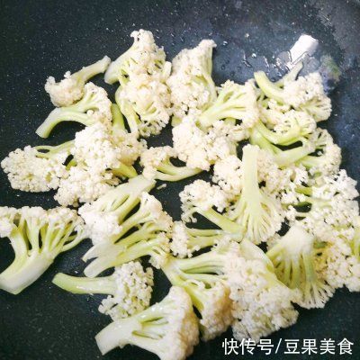 口感轻盈最适合神仙小姐姐的腊肉炒菜花