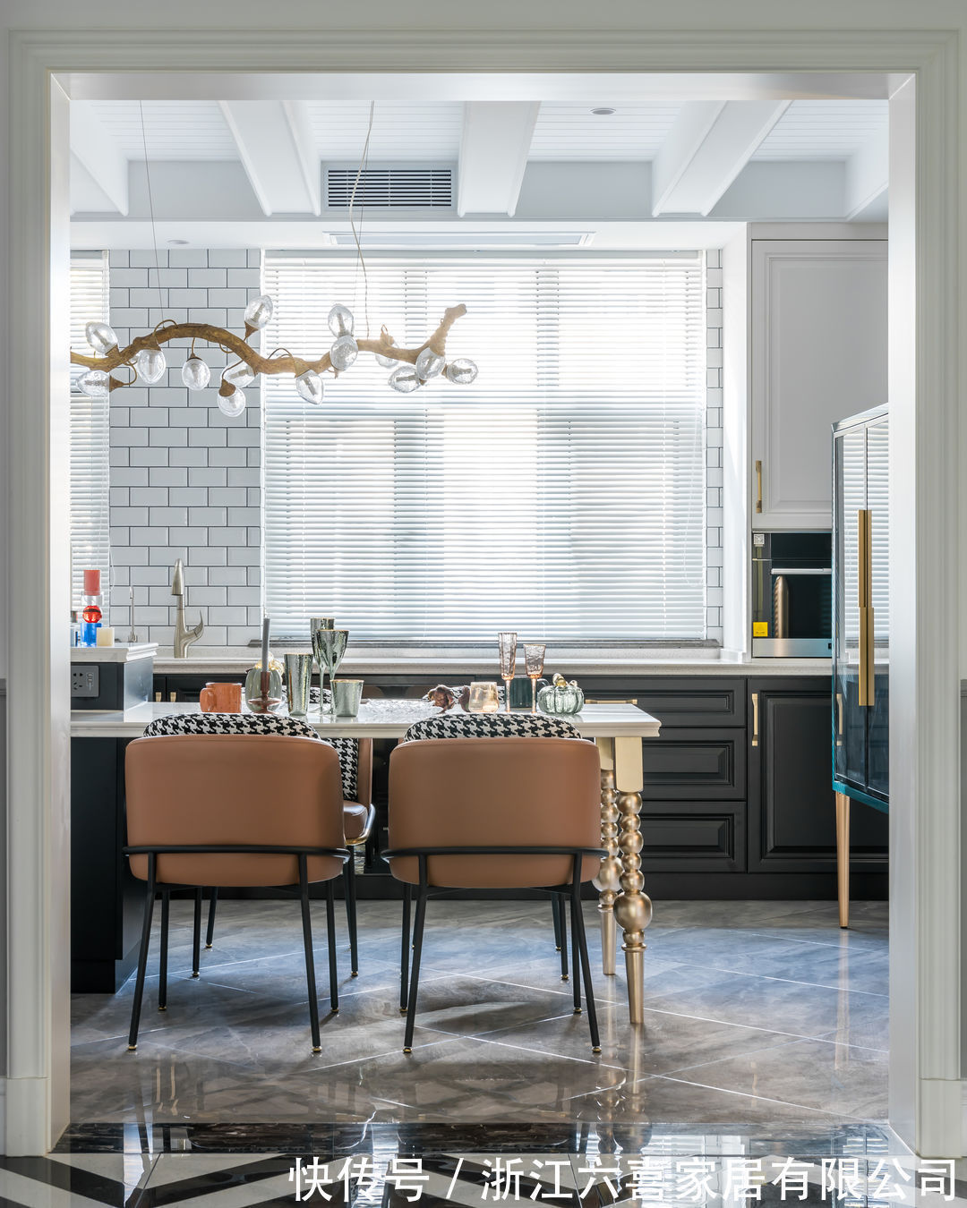 跌级|绝绝子的190平舒适三居,用色彩定义生活的本真丨真的是太仙气啦~~