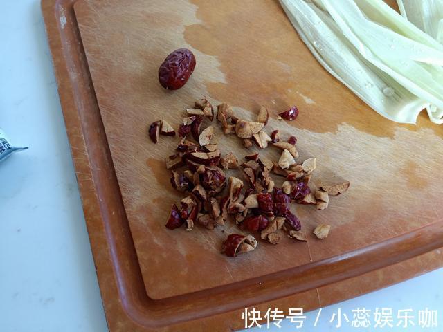 苞谷粑粑|又一网红小吃火了！又香又糯冷了也不硬，老公一口一个往下吞