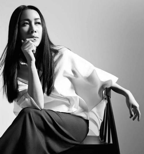 膨胀感|女人过了40岁,尽量避开这3种发型,尤其是第二种,显老又土气