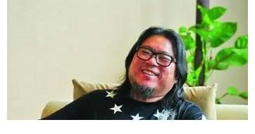 颁奖典礼|成名后闹翻，却在落难时送来十万块，高晓松与老狼的三十年兄弟情