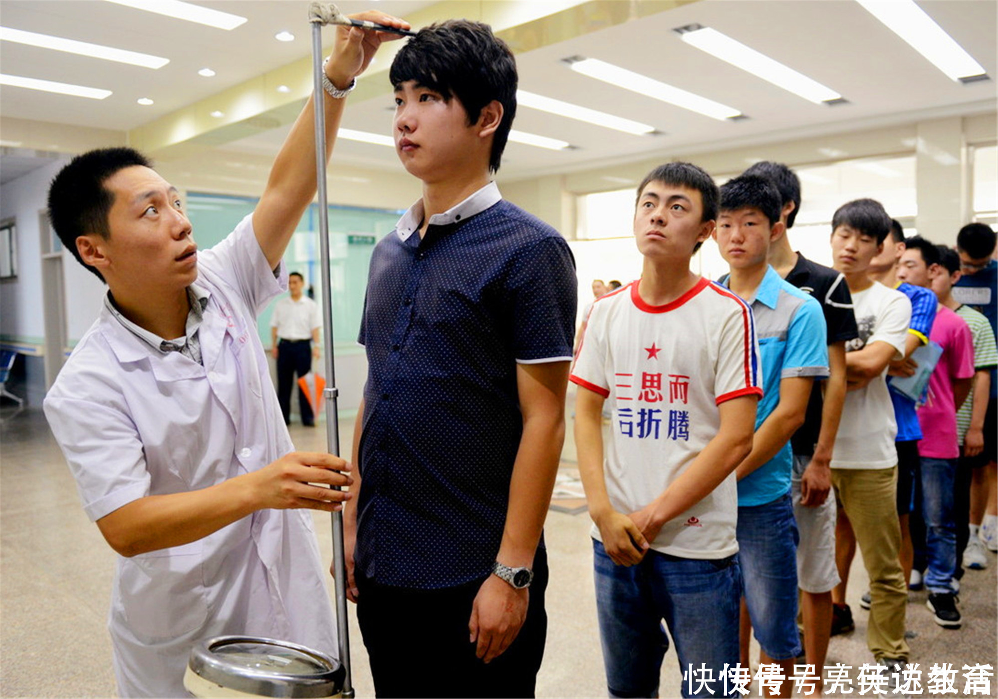 忒咪|“娘矮矮一窝”有道理吗?跳出长高误区,抓住“生长要素”是关键