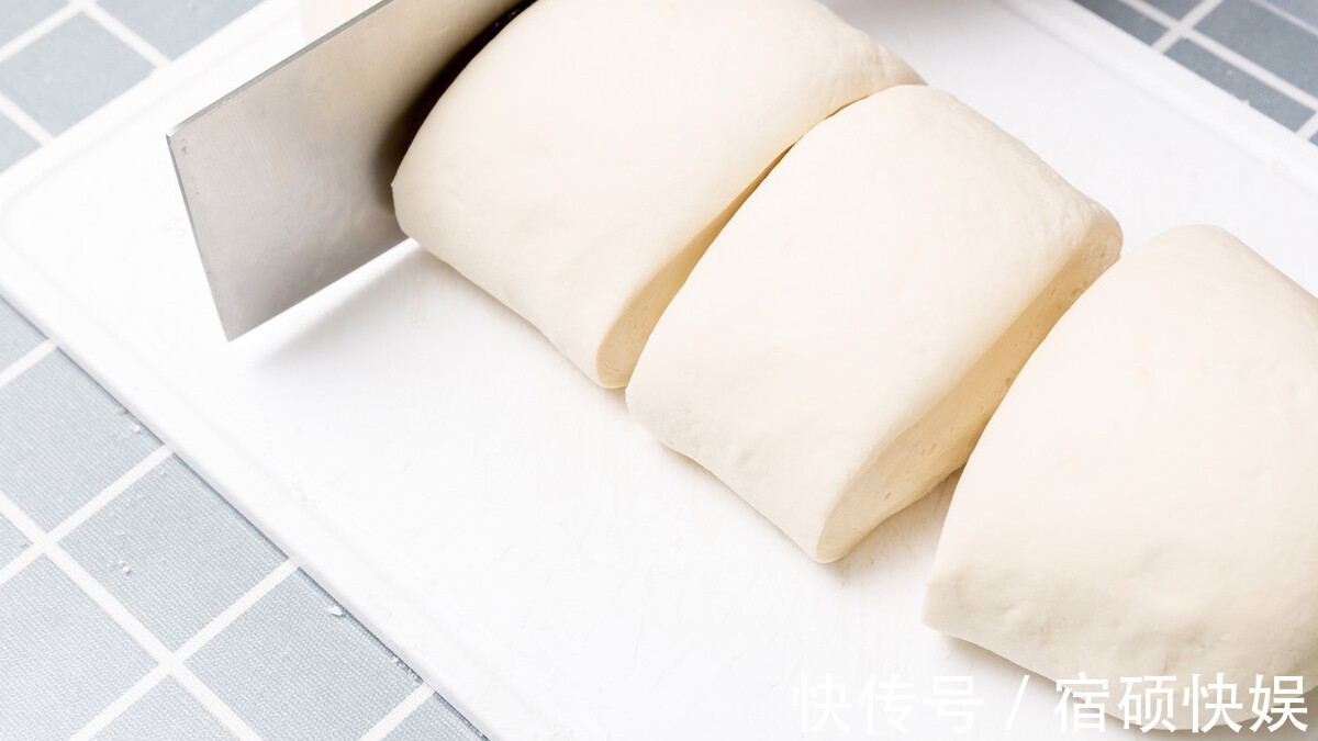 发面|发面时,不要只用酵母粉,教你1招,快速发满整盆,馒头蓬松好吃