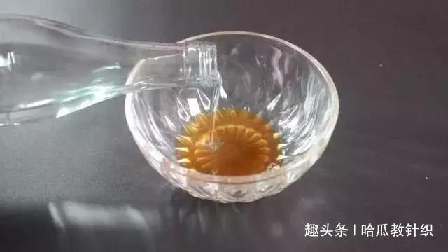 藿香正气水倒进白醋,一年省下好多钱,我也是刚看到,用途真厉害