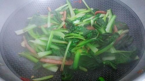 人称|11月，吃此菜当季，人称“维他命蔬菜”，对肠胃好，不懂吃可惜